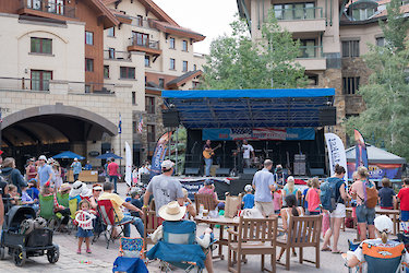 Heritage Plaza, Red White and Blues concert